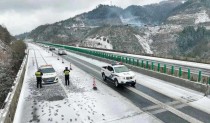 暴雪致高速瘫痪车主被困十小时 暴雪为交通带来哪些隐患